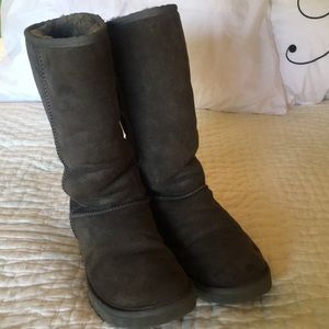 Grey Uggs, gently used